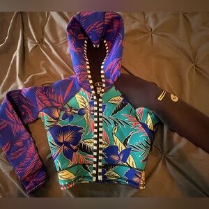 Woman’s Roxy wetsuit top with zipper